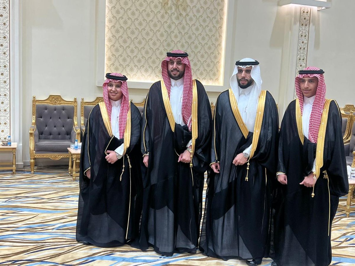 alwasel_fa's tweet photo. #أسرة_الواصل 
في حفل بهيج احتفل ابن العم عثمان بن فايز بن عثمان الواصل بزواجه من كريمة الأستاذ أحمد بن محمد البراك يوم الثلاثاء ٣ محرم ١٤٤٥.
بارك الله لهما وبارك عليهما وجمع بينهما في خير 🌹🌹 https://t.co/f8fJlnv2Oj