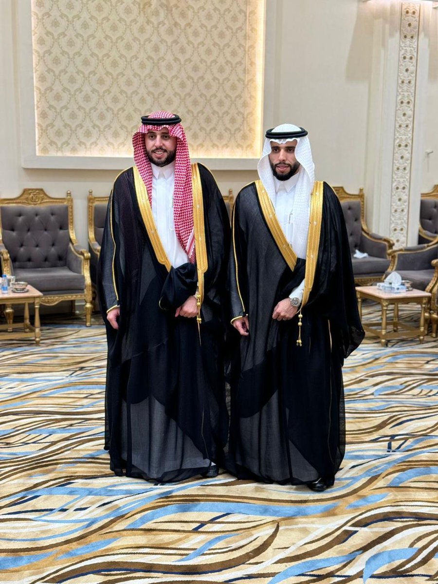 alwasel_fa's tweet photo. #أسرة_الواصل 
في حفل بهيج احتفل ابن العم عثمان بن فايز بن عثمان الواصل بزواجه من كريمة الأستاذ أحمد بن محمد البراك يوم الثلاثاء ٣ محرم ١٤٤٥.
بارك الله لهما وبارك عليهما وجمع بينهما في خير 🌹🌹 https://t.co/f8fJlnv2Oj