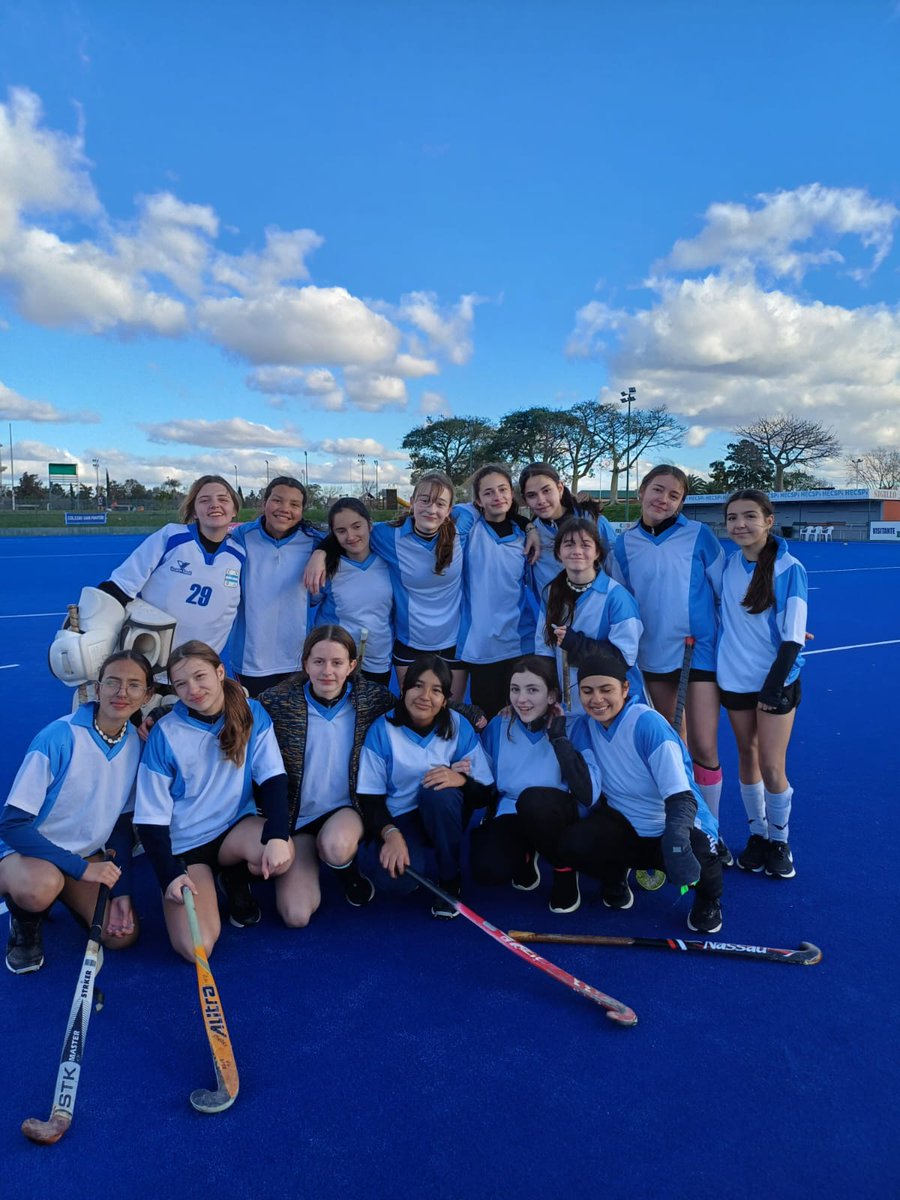 CnbaEduFisica's tweet photo. Los equipos de hockey participaron con muy buen desempeño en la primer jornada Lica realizada en el Club Italiano . Felicitaciones https://t.co/mcW4V43Hux