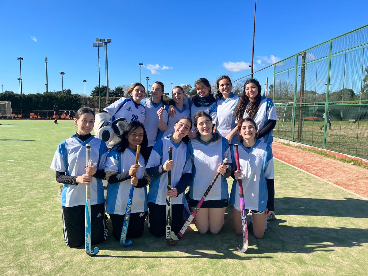 CnbaEduFisica's tweet photo. Los equipos de hockey participaron con muy buen desempeño en la primer jornada Lica realizada en el Club Italiano . Felicitaciones https://t.co/mcW4V43Hux
