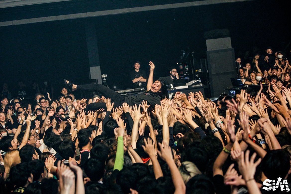 SiM_Official's tweet photo. TRIPLE AXE “THE LAST TOUR”
at Zepp Osaka Bayside

ありがとうございました！

Photo by @kouhey0622

#TAT24
#coldrain
#HEYSMITH
#SiM https://t.co/f13uWibp3m