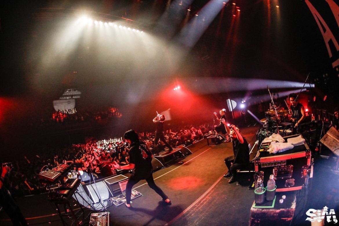 SiM_Official's tweet photo. TRIPLE AXE “THE LAST TOUR”
at Zepp Osaka Bayside

ありがとうございました！

Photo by @kouhey0622

#TAT24
#coldrain
#HEYSMITH
#SiM https://t.co/f13uWibp3m