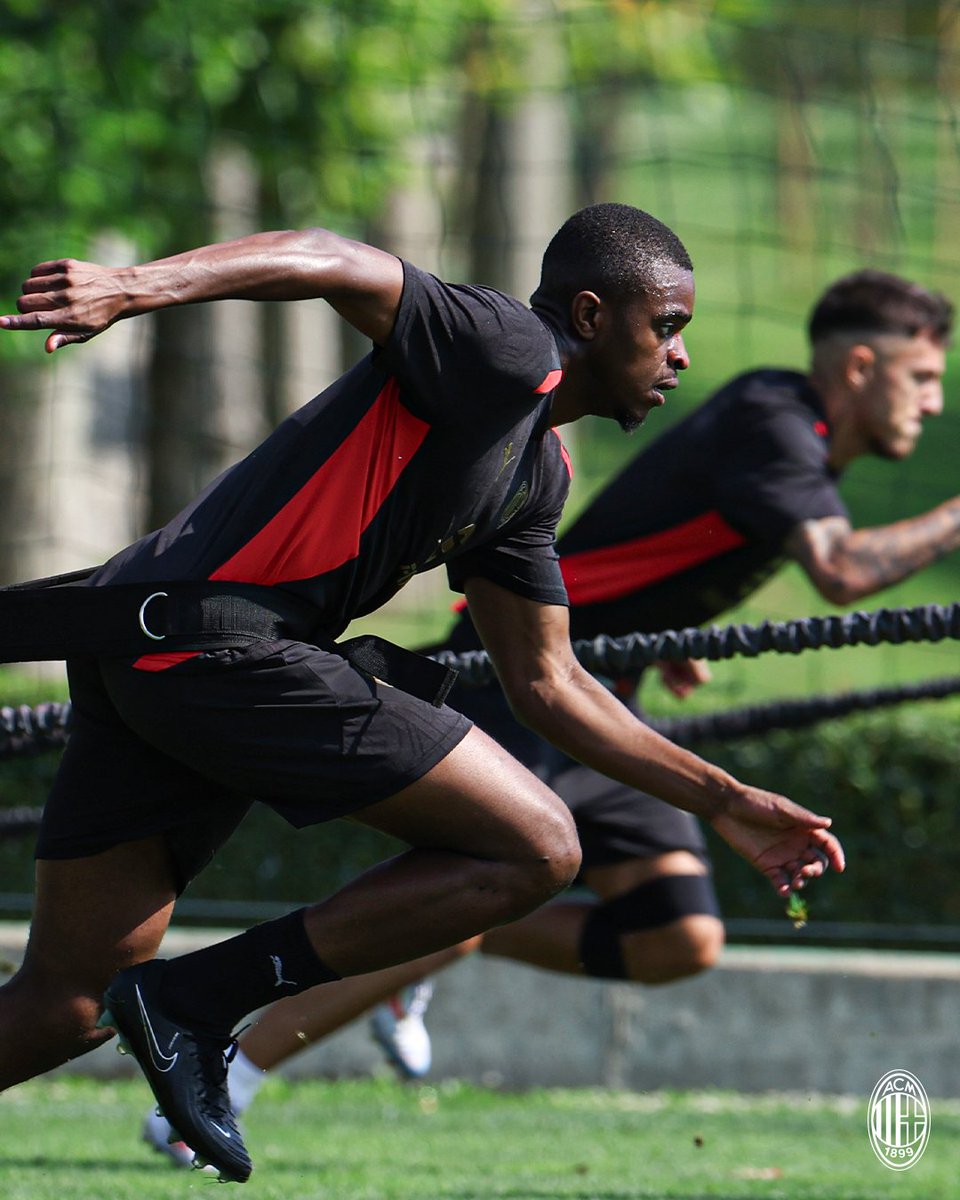 acmilan's tweet photo. PUSH! 👊

#SempreMilan https://t.co/zGRNFgA52o