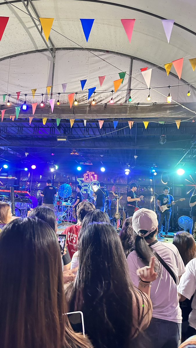 Siri0195's tweet photo. ยังดีที่ยังโสด เจอกันทักได้ครับ 
#อีสเทิร์นซีบอร์ด #บ่อวิน  #หนองก้างปลา #สะพานสี่ https://t.co/vxPpqmmWVn