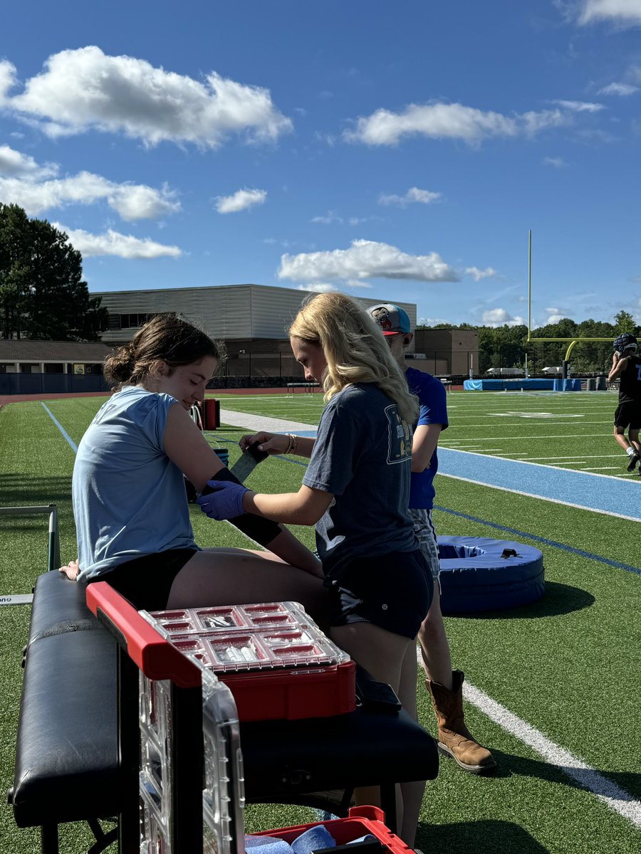 Pope_SportsMed's tweet photo. We have a few first year ATSAs working this morning, honing their first aid skills. #sportsmed #ATSAs #newbies #teambehindtheteam https://t.co/7zKygjwCl0