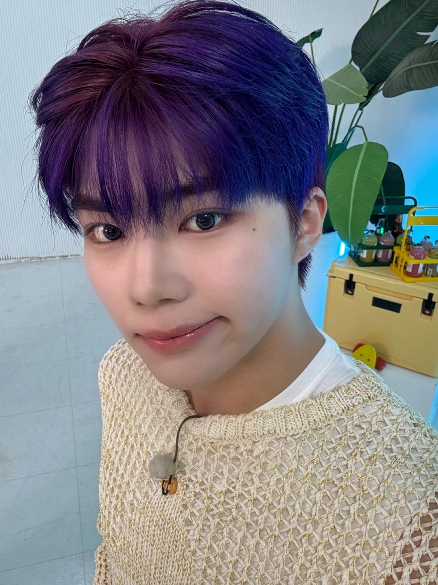 _💌

제로즈 ! 벌써 우리가 데뷔한지 1주년이 되었다네요.. 우리가 바쁘게 많이 사랑한 만큼 시간도 많이 빨리 갔나 봐요 지나간 시간은 돌이킬 수 없지만 앞으로의 시간은 우리가 만들어 나갈 수 있으니까 언제나처럼 후회 없이 최선을 다해서 사랑해요 내가 지난 1년의 시간들을 빼곡히 기억할 수