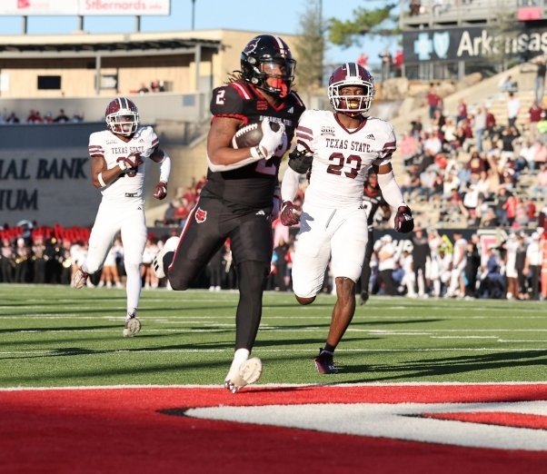● RB Spotlight ●

Ja'Quez Cross - Arkansas State

• Cross is a senior leader for the Red Wolves. In his career he's rushed for 835 yards 7 Touchdowns averaging 5.1 yards per carry. He's also caught 35 passes for 223 yards.