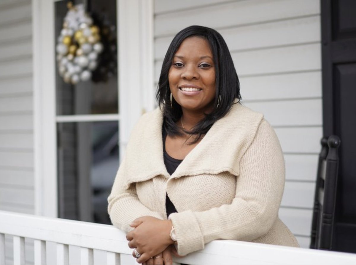 Today's Doula crush is Ste'keira Shepperson of Triangle Doulas of Color. She believes systemic racism in the medical field drives Black moms to turn to Black doulas for safety and she emphasizes the importance of doulas from the same community. Tag your doula crush! #BlackDoulas