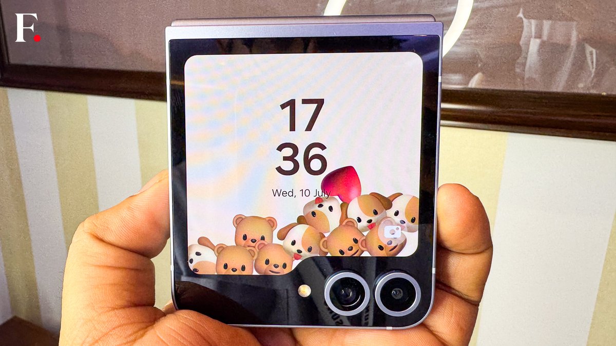 tech2eets's tweet image. #FPTech2: Samsung's foldables, wearables and hearables just got smarter! #GalaxyUnpacked📷Here's the first look at the @Samung #galaxyfold6, #GalaxyZFlip6, #GalaxyWatch7, #GalaxyWatchUltra, #GalaxyBuds3 and #GalaxyBuds3Pro, all powered by #GalaxyAI
@SamsungIndia
