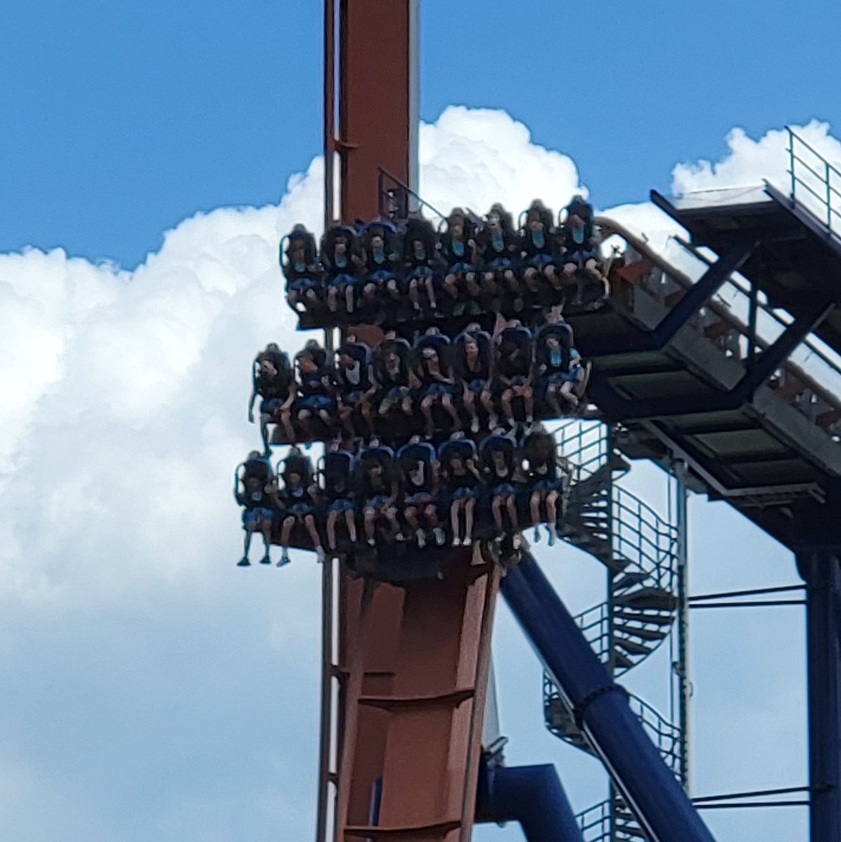 Cool_Coasters's tweet photo. Half way there! Valravn takes its second dive at Cedar Point. 

#CedarPoint 
#CoolCoastersAndSunsets😎🎢🌇 
#CoolCoasters #Valravn #BolligerAndMabillard #divecoaster #rollercoaster #thrillride #amusementpark #Sandusky #Ohio #HumpDay #WednesdayMotivation #ForFamilyAndFun https://t.co/Q4Cok37yF1