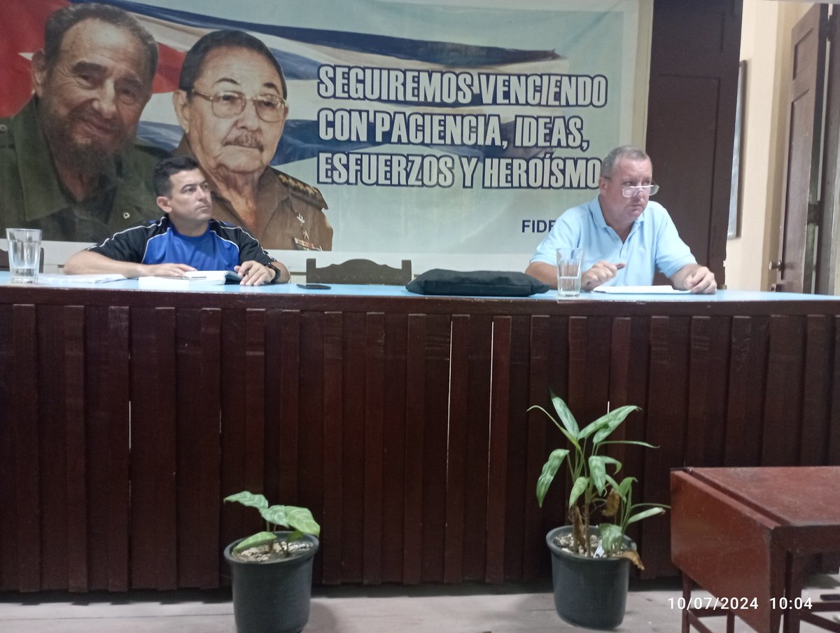Javiesky2's tweet photo. Se realiza el buró municipal del PCC en el municipio de Antilla donde se discute el papel de la organización para incrementar los resultados económicos del sector del transporte, así como, el incremento del área de producción de alimentos para su autoconsumo. #HoguinSi https://t.co/B0Cjw1Cii3