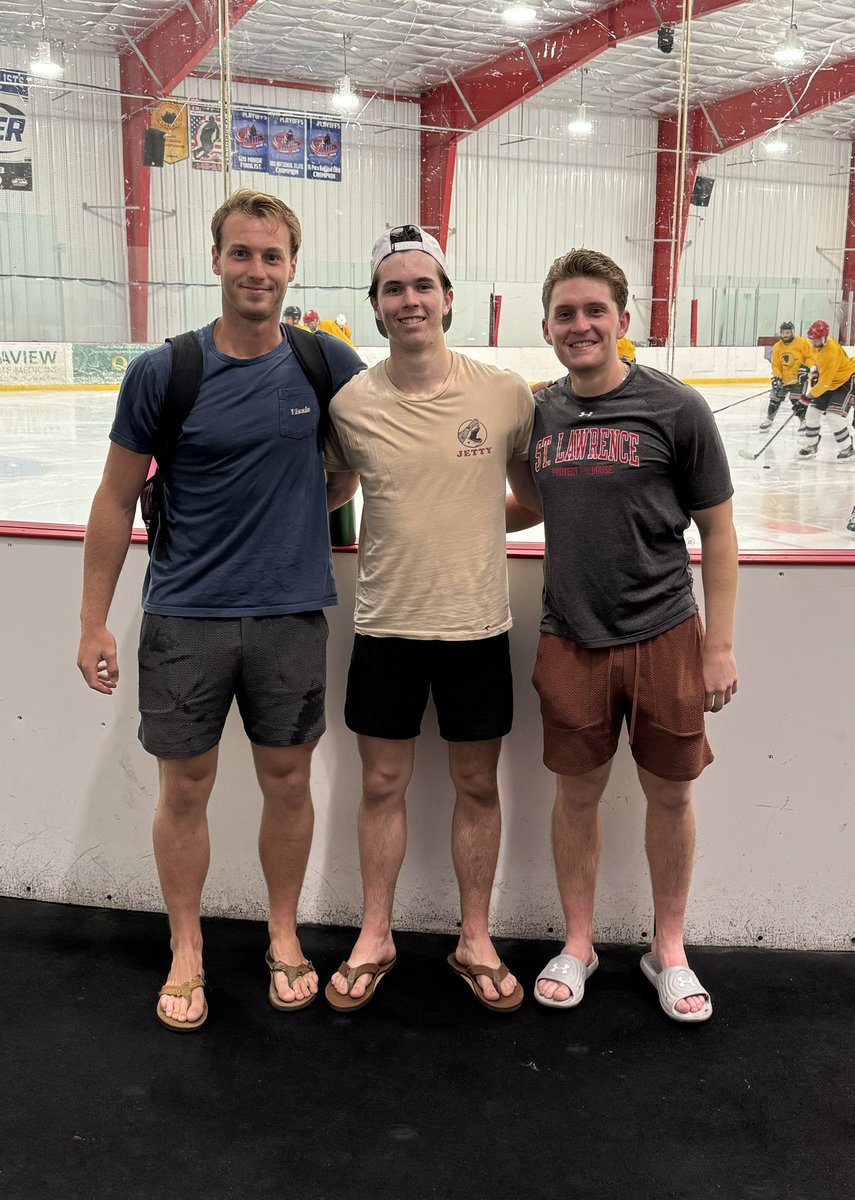 NHShuskyhockey's tweet photo. A couple Huskies together! Oak MacLeod ‘20 visiting former teammate Will Hilfiker ‘20 in New Jersey and met up current Husky captain Connor Pierson ‘25. #HuskyNation https://t.co/G2pbm70ENZ