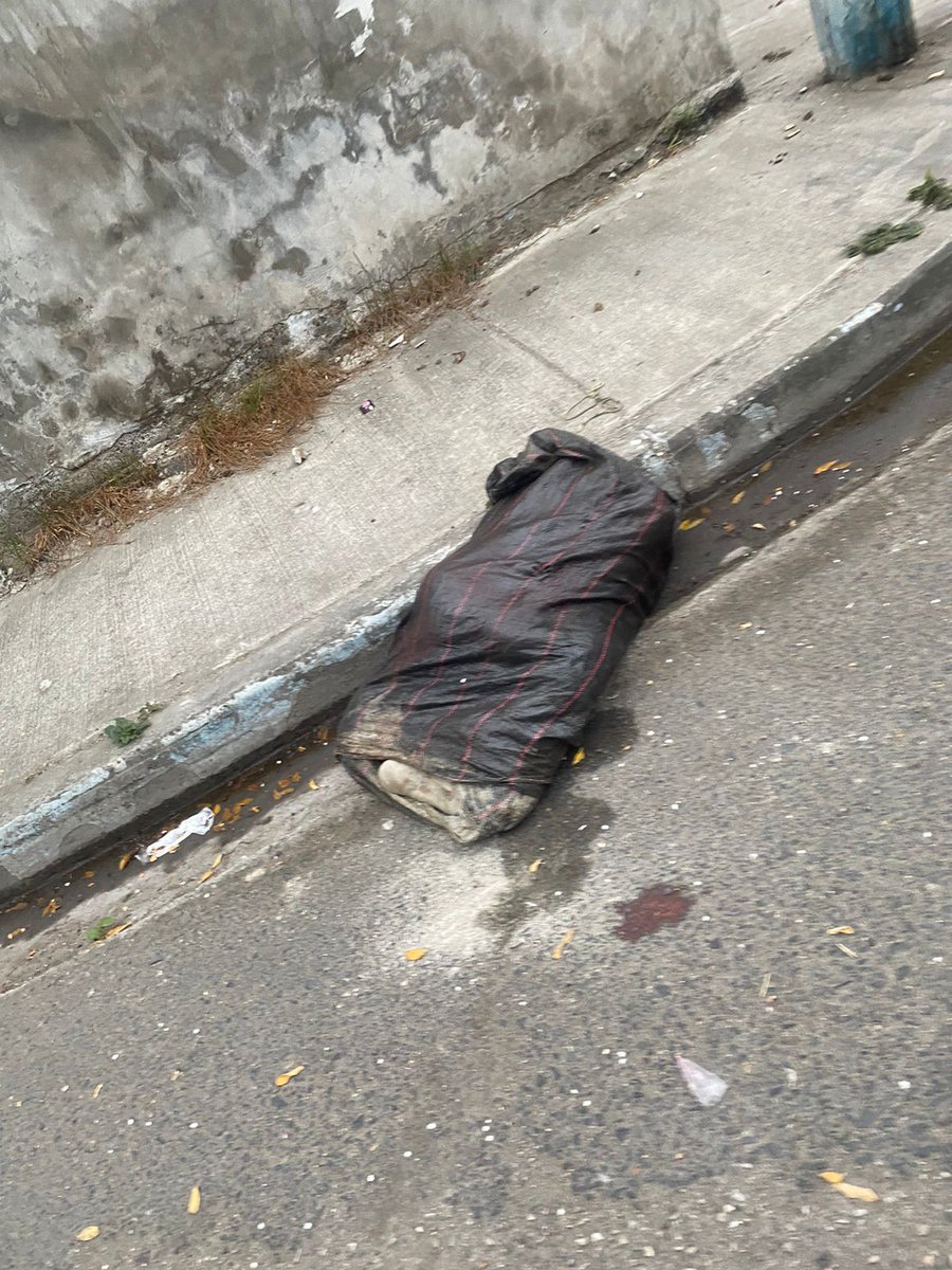 ZonaSangrienta's tweet photo. #Guayaquil
Se acaba de registrar el hallazgo de un cuerpo sin vida en un saco de yute en el sur de la ciudad sector del #Guasmo_Sur coop. #Guayas_y_Quil 1.
#NoticiaEnDesarrollo https://t.co/8AYo1RAj3Z