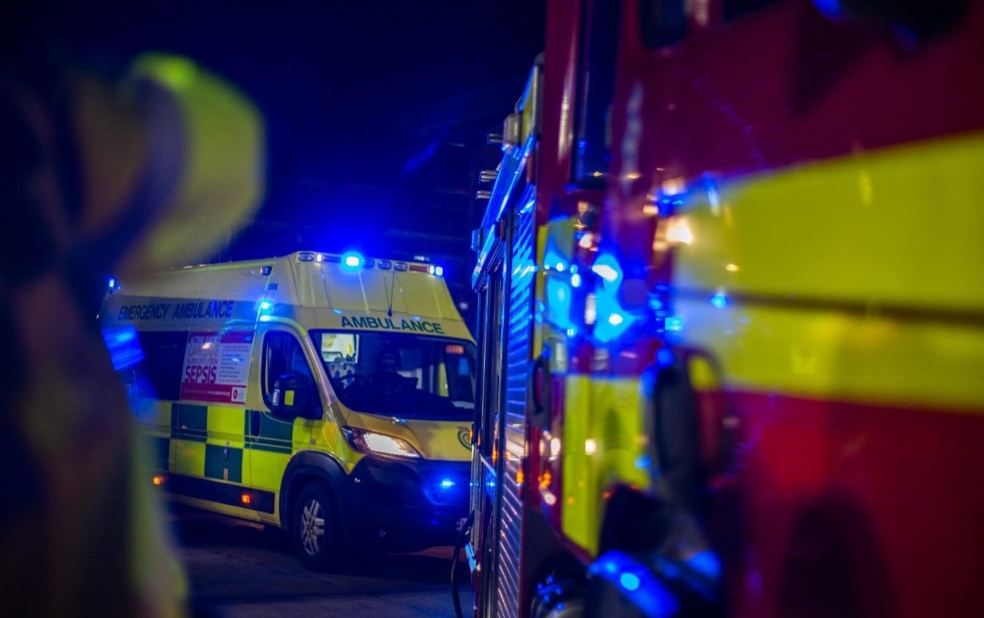 🚒🚑🚓 Exercise Alert! 🚒🚑🚓

We will be working with partners across Surrey to test our response to major incidents near #Guildford railway station on Thurs, 11 July between 10am – 2:30pm.  Please don’t be alarmed at the increased presence of emergency services.

#SFRS #Surrey