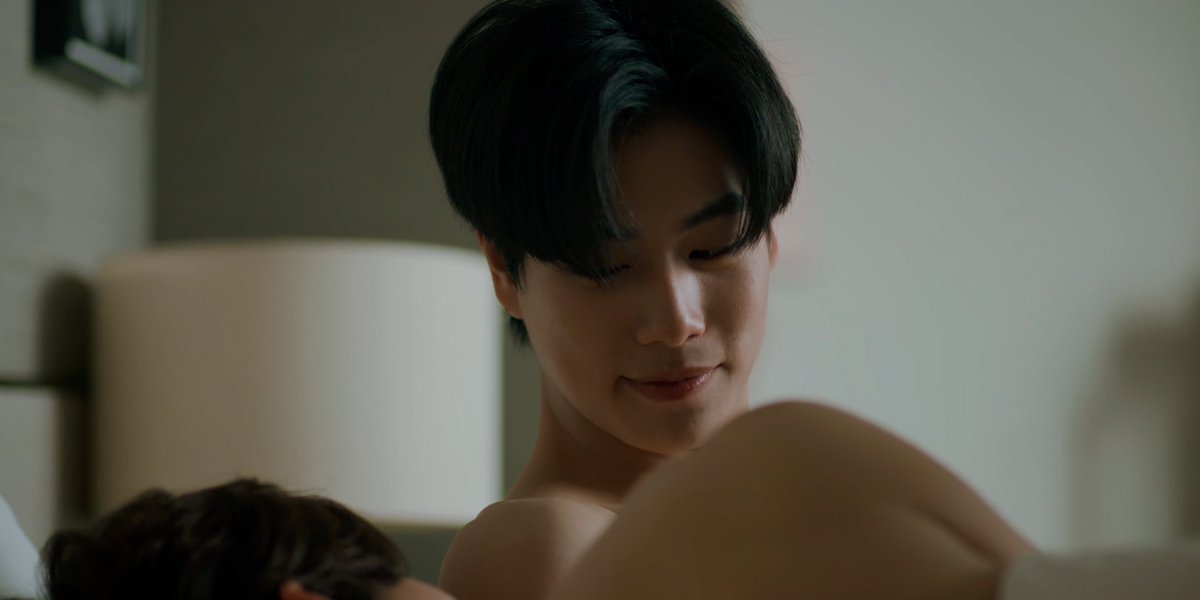 GMMTV's tweet photo. The best part of my day is waking up next to you. 🌤️🌈

#WeAreSeriesEP15 
@ppnaravit @phuwintang https://t.co/G0UflVRd3N