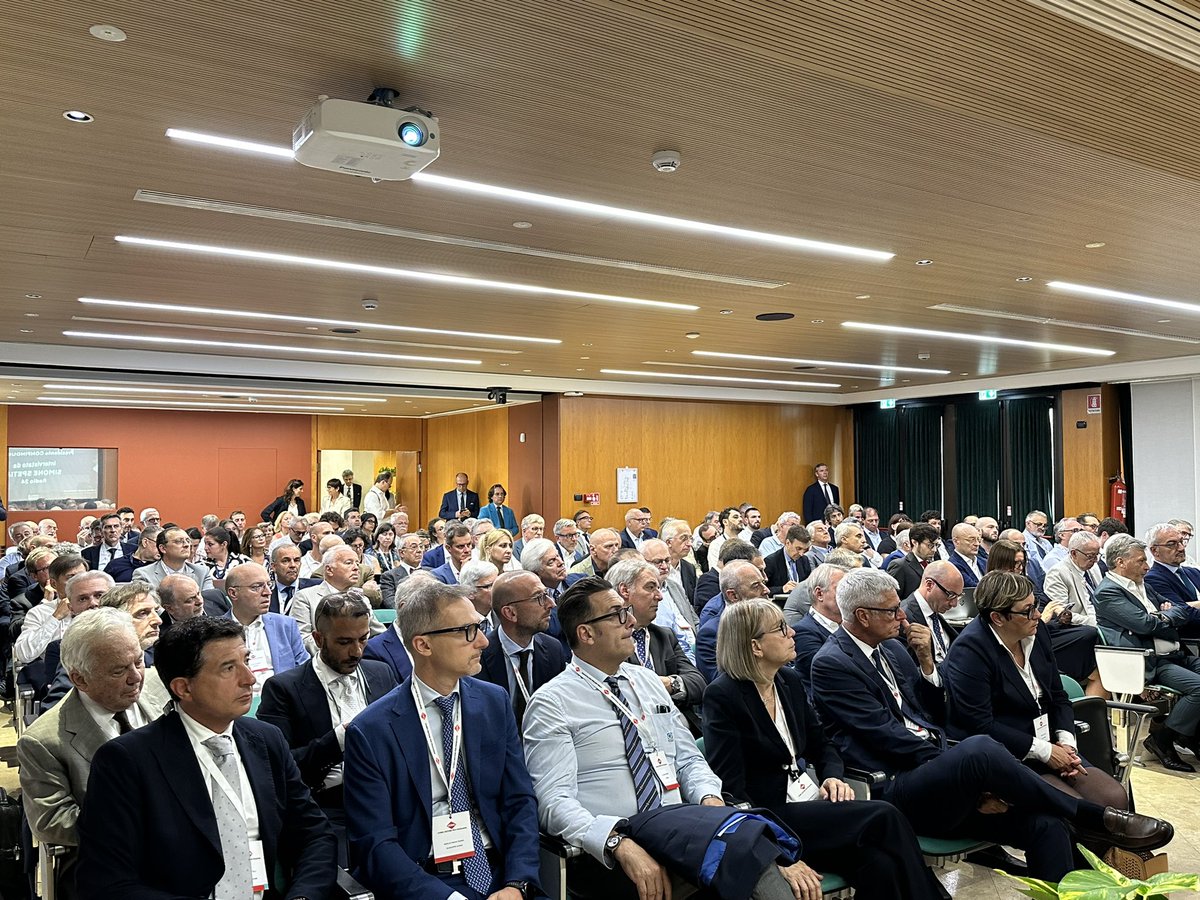 UCIMU's tweet photo. 📣ASSEMBLEA UCIMU: 2023 POSITIVO PER L’INDUSTRIA ITALIANA DELLA MACCHINA UTENSILE.
2024 IN LEGGERO CALO. IN RALLENTAMENTO LA RACCOLTA ORDINI NEL PRIMO SEMESTRE.
 
Il 2023 si è confermato anno favorevole per l’industria italiana costruttrice di macchine utensili, robot e automaz https://t.co/ufseGu8Hbr