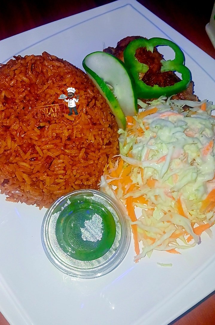 EstateKitchen's tweet photo. Good Food Is Good Mood ❤️ 
Jollof Is Eternal ❤️ 
Order a plate of Jollof with Grilled Chicken 🍗 from Estate Kitchen for 45 cedis.
Delivery Available 
#Orders can be made on Hubtel as well.
0553576121
Ho
#goodfood 
#restaurant
#ho
#visitvolta https://t.co/VXvmK9eeBh