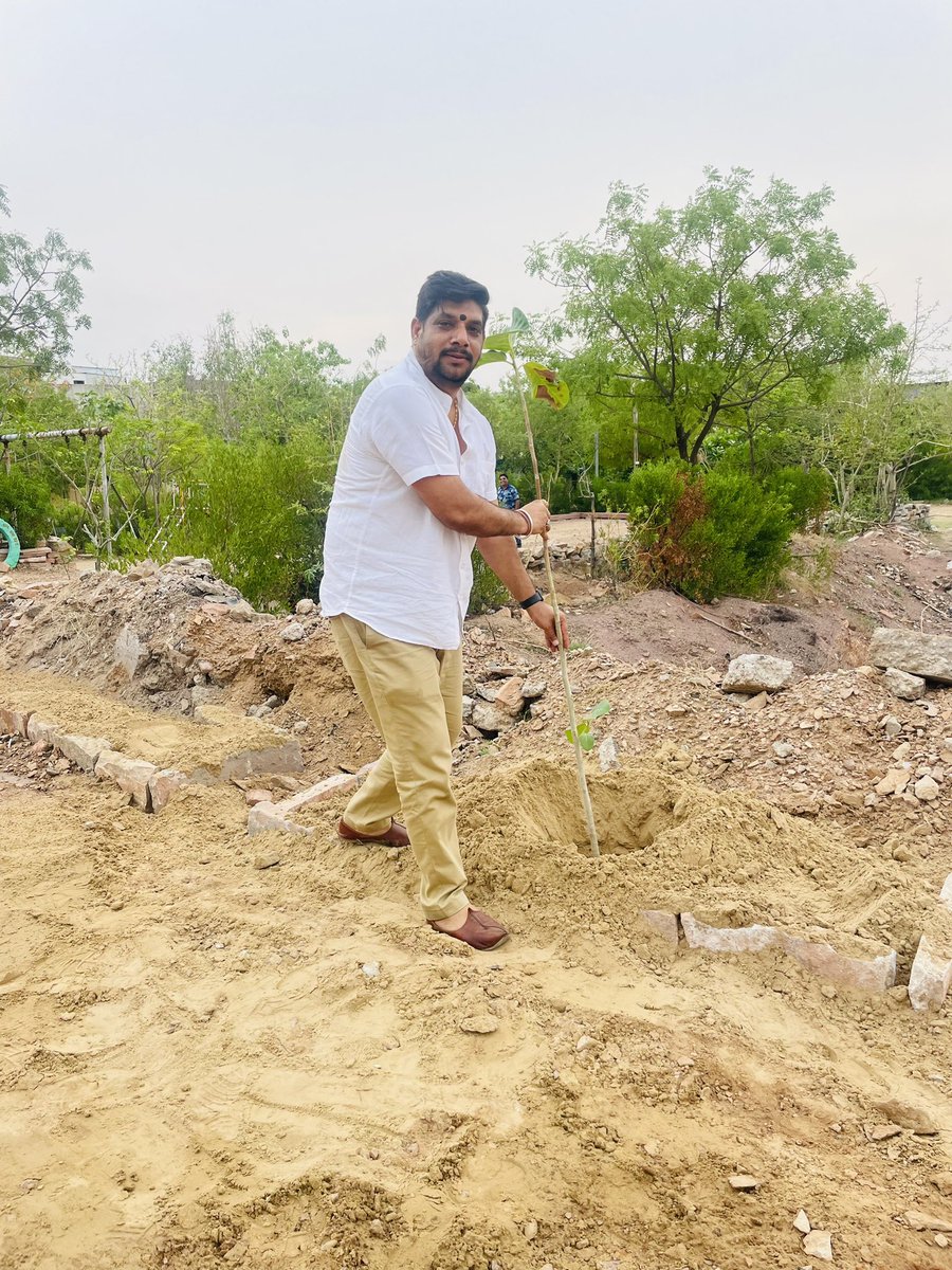 आज #एक_पेड़_माँ_के_नाम अभियान का हिस्सा बना।