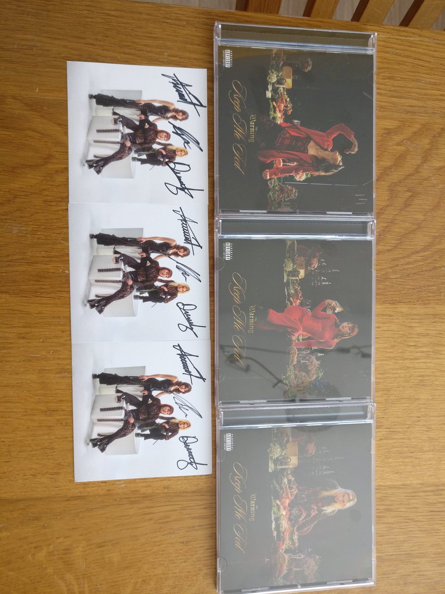 Search the difference...🤩 <a href="/TheWarningBand2/">The Warning</a>