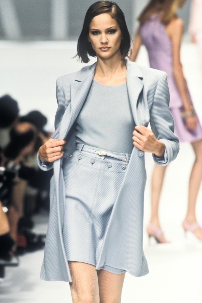 Yvesaintgirl's tweet photo. Valentino Spring 1996 https://t.co/MWA3SVMARh