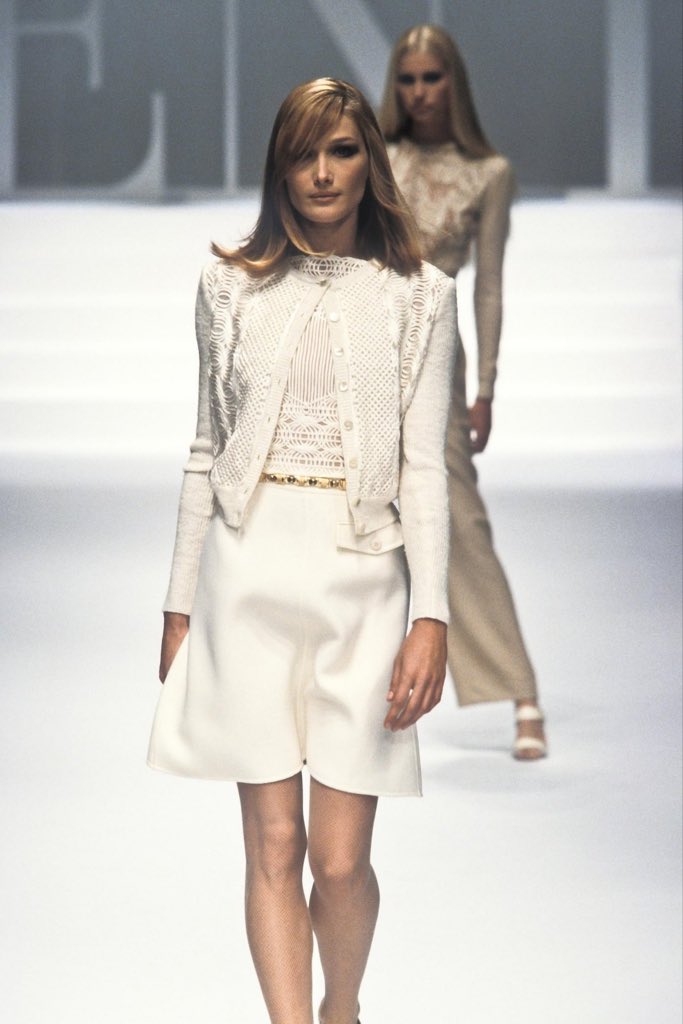 Yvesaintgirl's tweet photo. Valentino Spring 1996 https://t.co/MWA3SVMARh