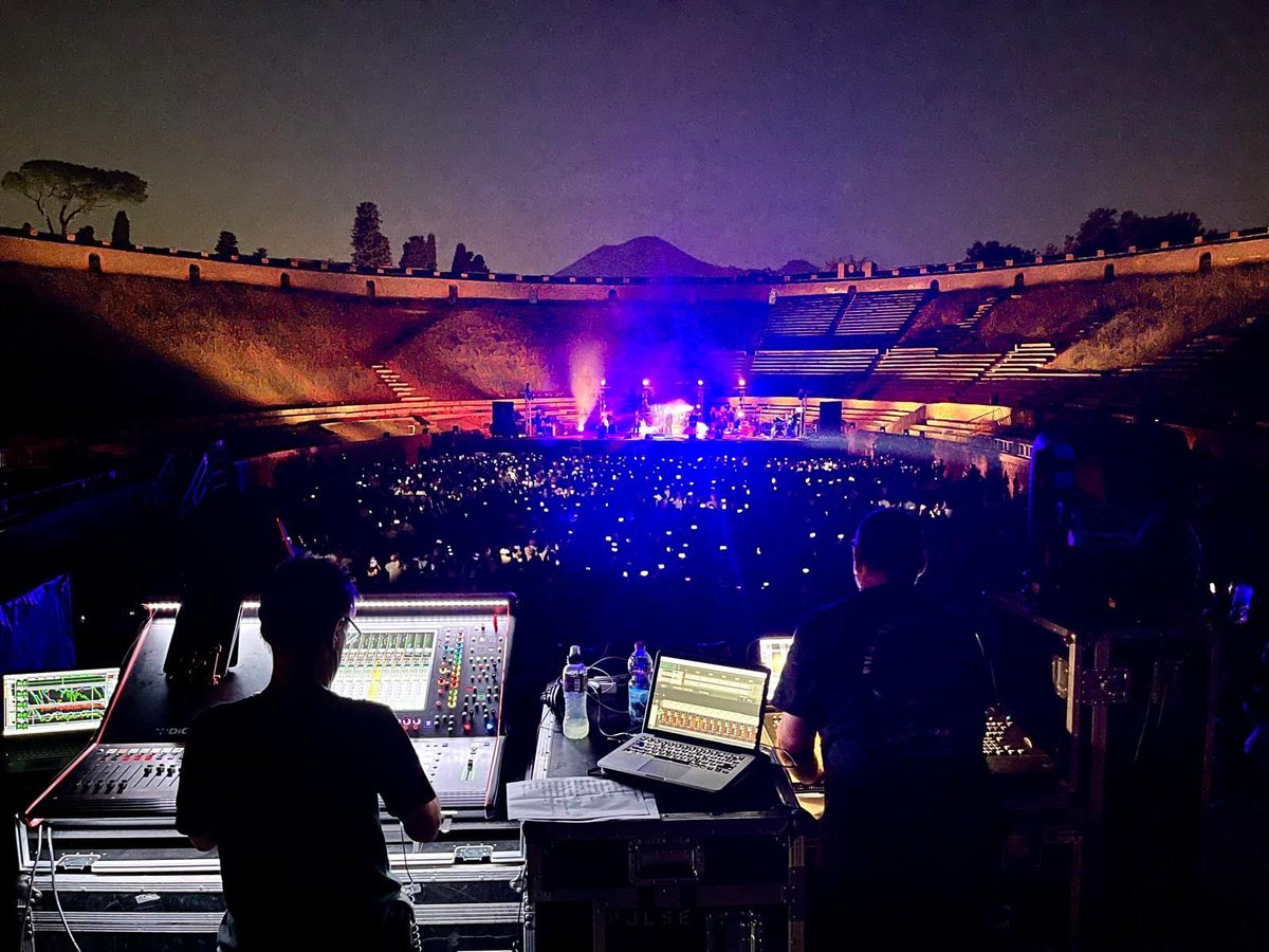 russellcrowe's tweet photo. Indoor Garden Party live in Pompeii https://t.co/DUR0ZjVL5D