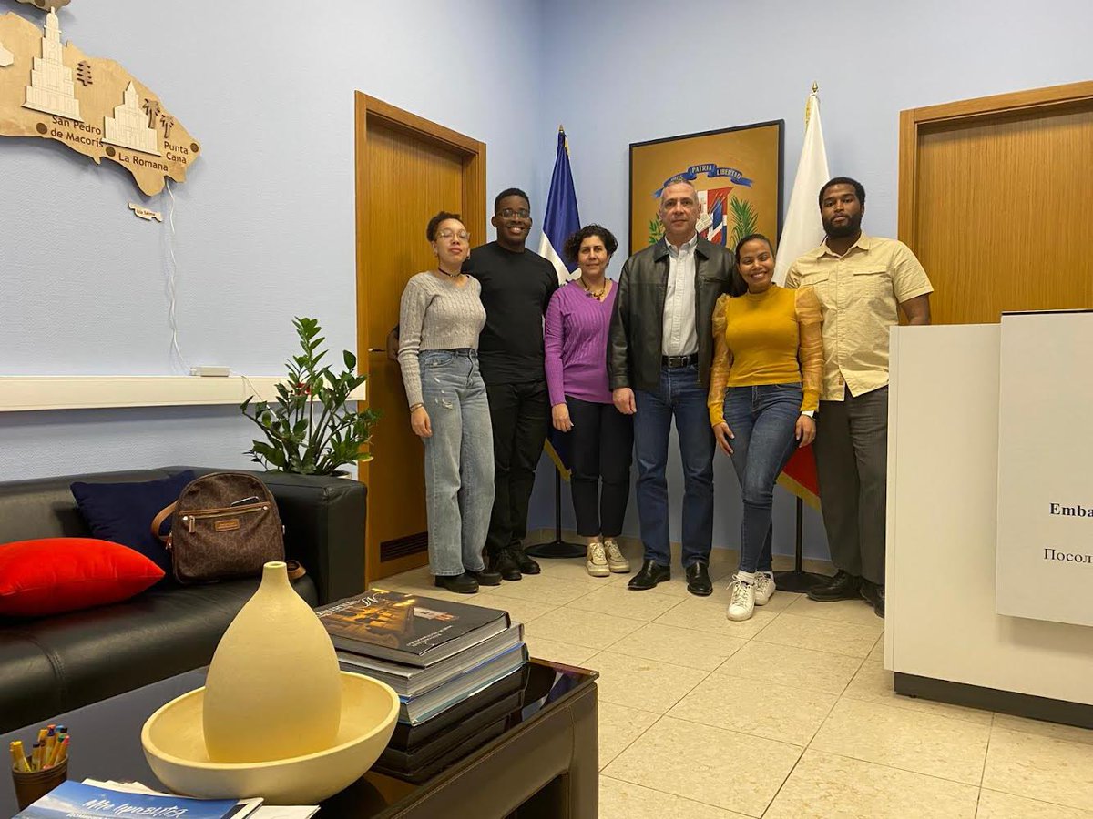RDenRusia's tweet photo. ￼Por iniciativa de nuestra embajada en Moscú, se creó un Comité Estudiantil que agrupa a estudiantes de grado, post-grado, especialidades médicas y doctorados que se encuentran cursando estudios en la Federación de Rusia en la actualidad. https://t.co/vWPYsVljG3
