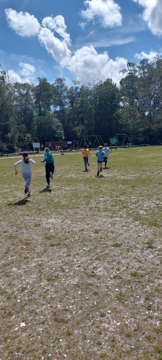BarnsburyPS's tweet photo. Mr A and Miss Paices group spent the afternoon chilling in the sunshine https://t.co/xk8waK8vjK