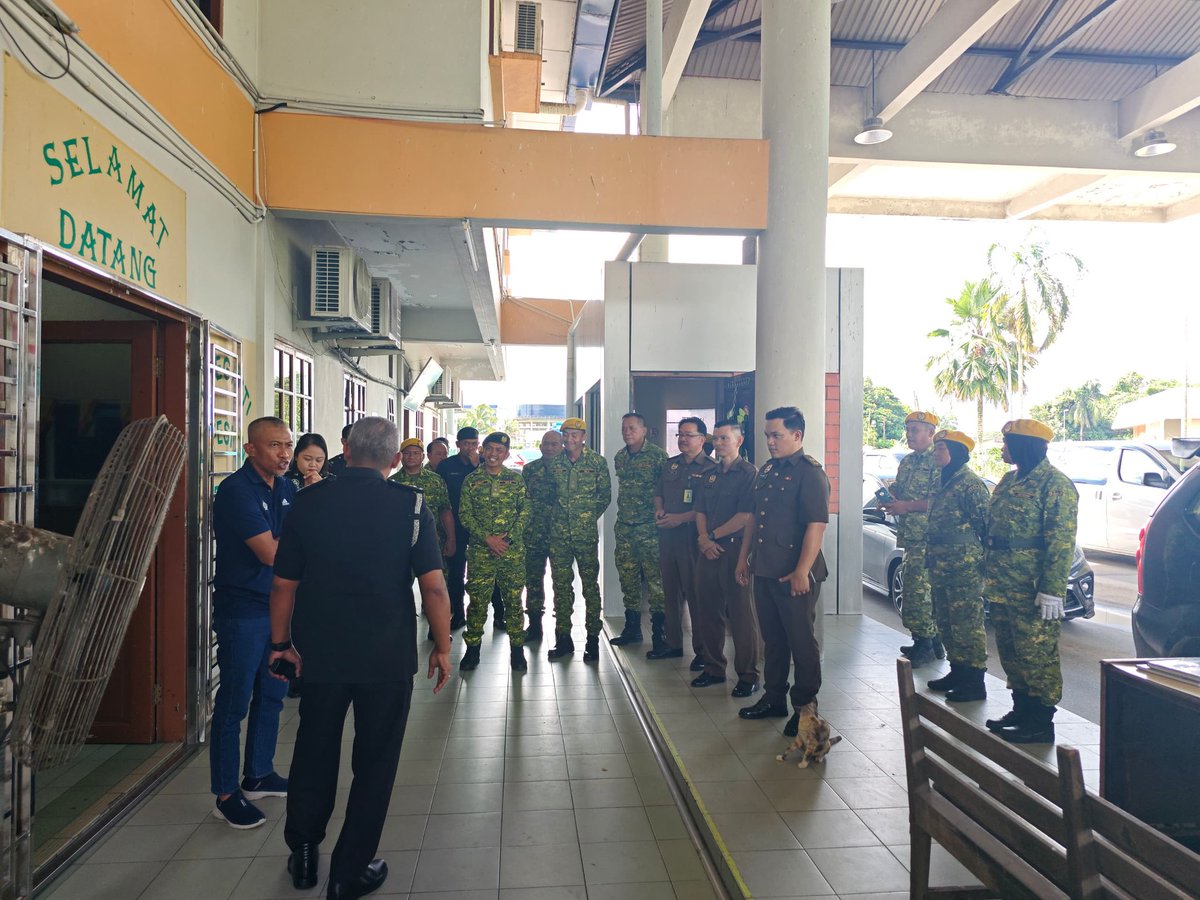 Lawatan kerja Ketua Pengarah Jabatan Sukarelawan Malaysia (RELA) ke Pos Kawalan Imigresen Merapok, Lawas, sarawak
Tarikh :09 Julai 2024 (Selasa)
Masa  : 2.40 petang – 3.20 petang
<a href="/relamalaysia/">relamalaysia</a> <a href="/abgzulfikar/">𝕬𝖇𝖆𝖓𝖌 𝖅𝖚𝖑𝖋𝖎𝖐𝖆𝖗 🇲🇾🌸</a> <a href="/yahyakgc/">Yahya Sulaiman</a>