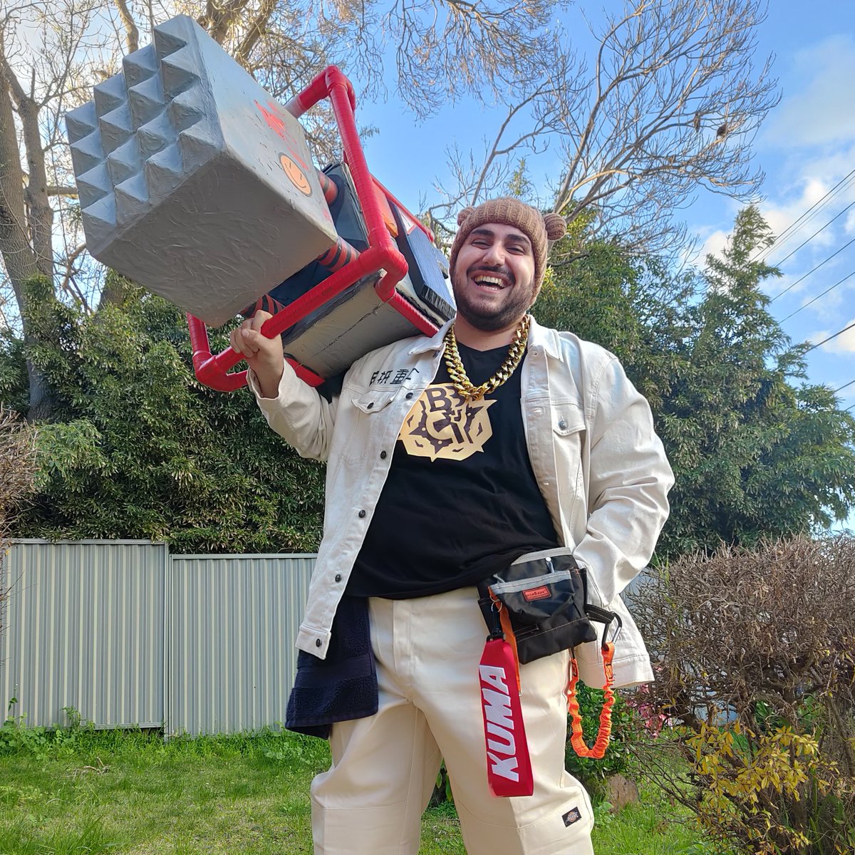 IcedTeaBee's tweet image. Ben Bigger cosplay and weapon prop!! 🐻🧨
(My first ever cosplay, plz be nice 🙏)
#zzzero #zzzdripfest #zzzeroCosplay