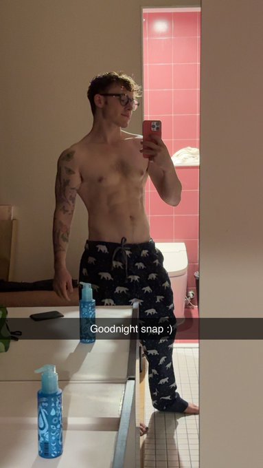 Goodnight :) https://t.co/UnKek3qqbD