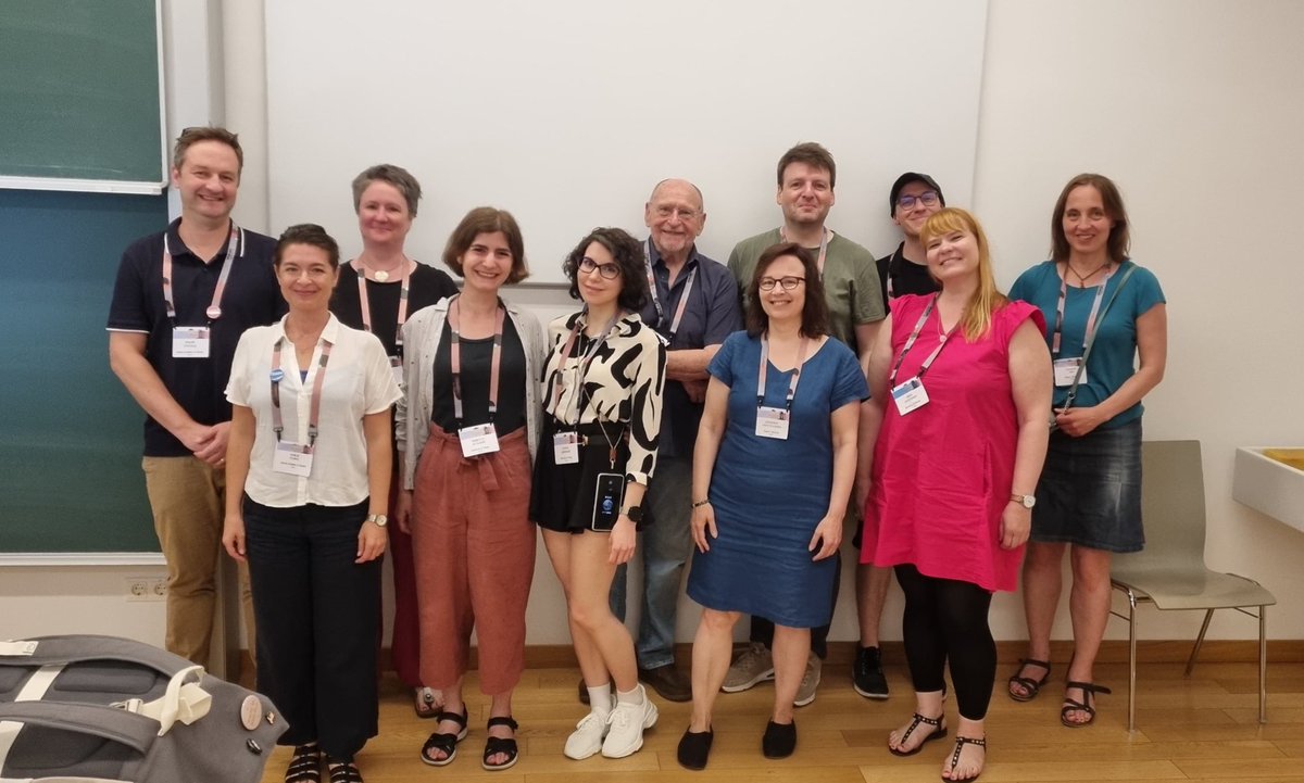 JVaattovaara's tweet photo. Such a wonderful and inspiring panel it was 🫶 Thank you Barbara Soukup, Dennis Preston, @HeiniTainaTuuli @adooorn @questoph and all other colleagues and the audience for reflections on #CitizenSociolinguistics 
#ICLaVE12 https://t.co/kwYAT9hXSo