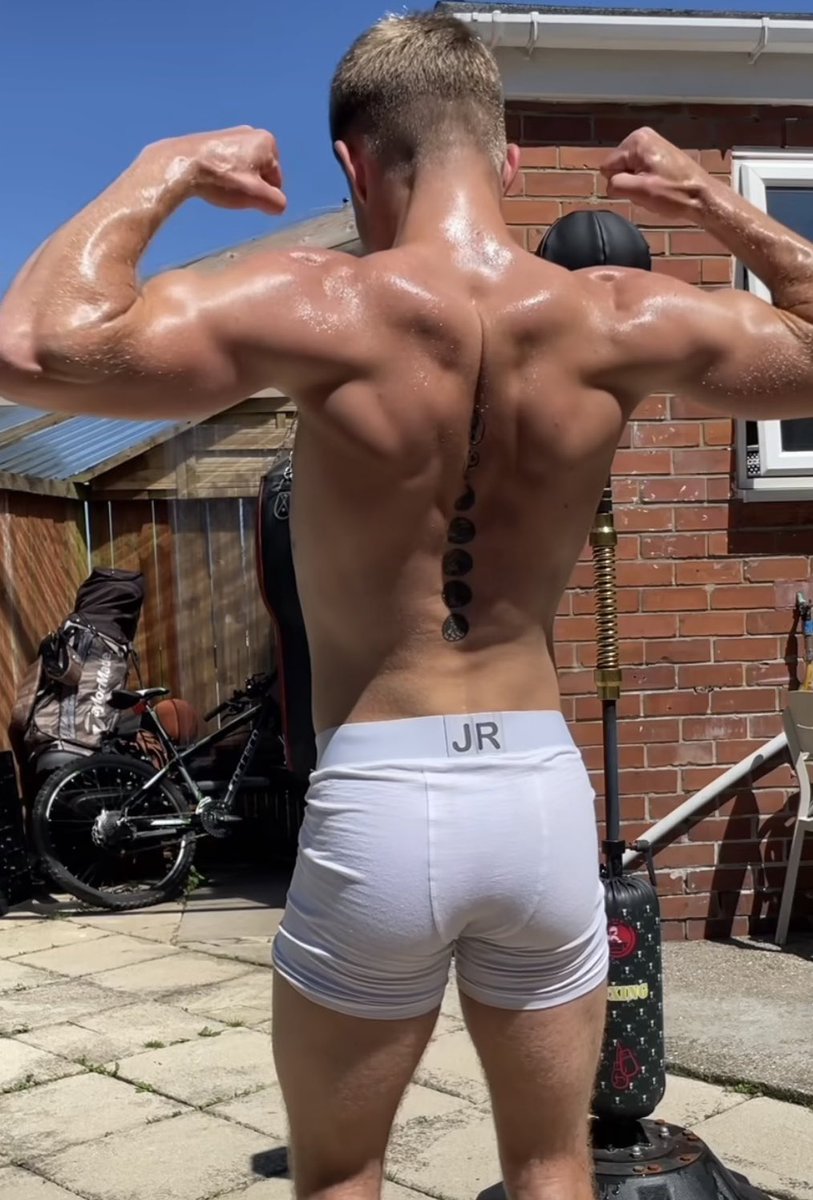 JoeRuss3ll's tweet photo. RUSSELL boxers out now!

@RUSSELLsbyJR https://t.co/33vBYXjheA