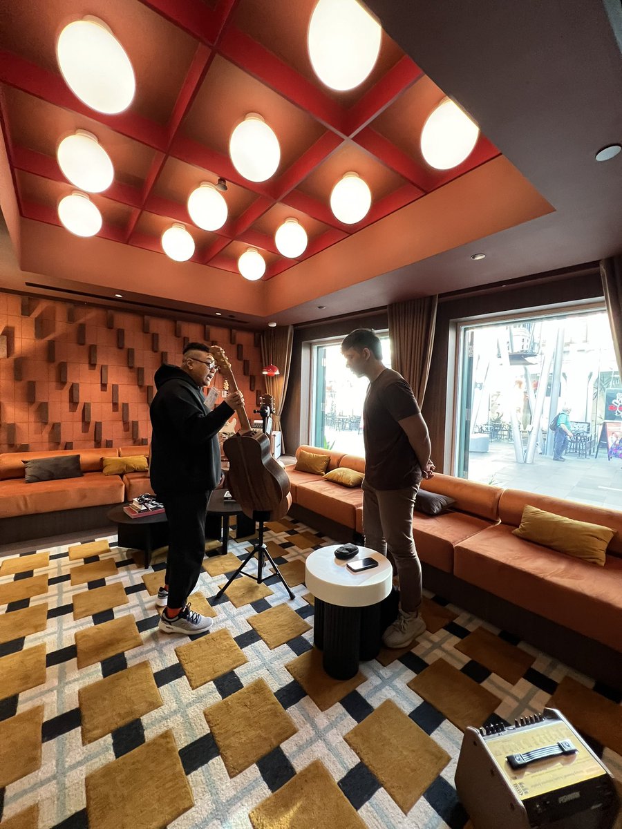 Must visit the new Swee Lee at Clarke Quay 

Earlier today Khidir Surattee at Artist Lounge invitation by Aryadni VIP Manager Boutique.

Amazing hospitality! Thanks for providing so much info on your wide selection. Perfect for Khidir's next live performance!