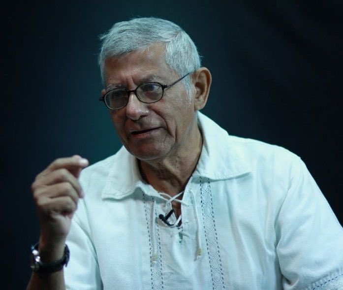 Lamento profundamente el fallecimiento de Dagoberto Gutiérrez, un destacado analista político y una voz influyente en El Salvador. Su legado de análisis crítico seguirá inspirándonos. Mis  condolencias a su familia y amigos.🕊️