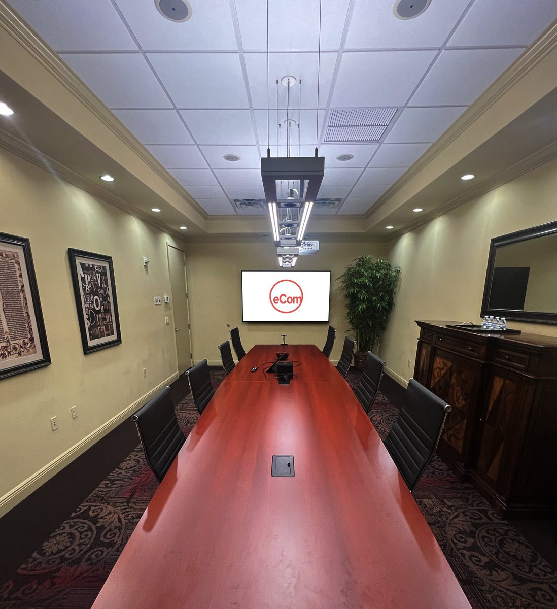 _eComSystems's tweet image. Where all the great minds come together to bring you the business solutions you need! 😀 

#Team #Meeting #ConferenceRoom