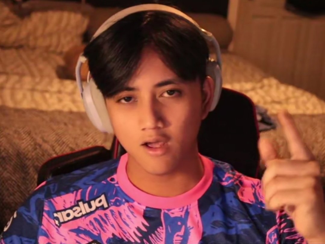 kiplination's tweet photo. Ty live hari ini Pak @Kipliii___ 😘
#KipLIVE
#Kipliyowo https://t.co/vPHka3DrtG