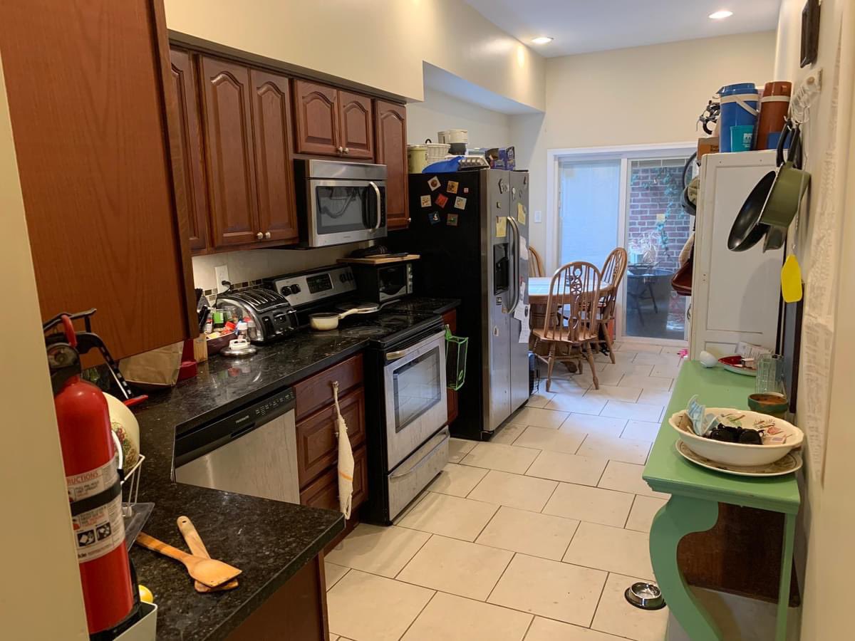 powerfulfather's tweet photo. looking for a roomie in my cozy east kenzo home. rent is $750 + utilities and is  right off the york-dauphin El stop. room  has a private deck https://t.co/fv5ku2oKnG