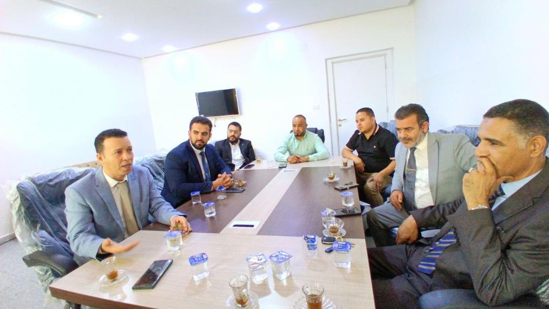 GAMMC_LY's tweet photo. رئيس الهيئة، جلال عثمان رفقة عميد بلدية الزهراء السيد عبد الناصر أبو قديرة، يفتتحان صباح اليوم مقرًا للهيئة في بلدية الزهراء، ويتفقان على تنظيم عدد من الورش التدريبية في مجال مناهضة خطاب الكراهية، والتغطية النزيهة للانتخابات.
#gammc https://t.co/iSVwHjMEEA