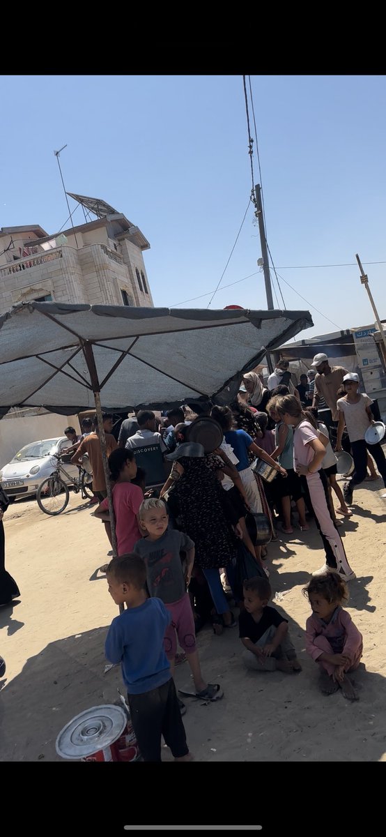 -
This scene shows what we call the "Tekkia." We prepare large pots of lunch and distribute them to the camp.

This is the condition of the children in the camp and all the people.

Save Gaza 🇵🇸

Contribute to donations to continue providing aid. Donation link in the bio.

---