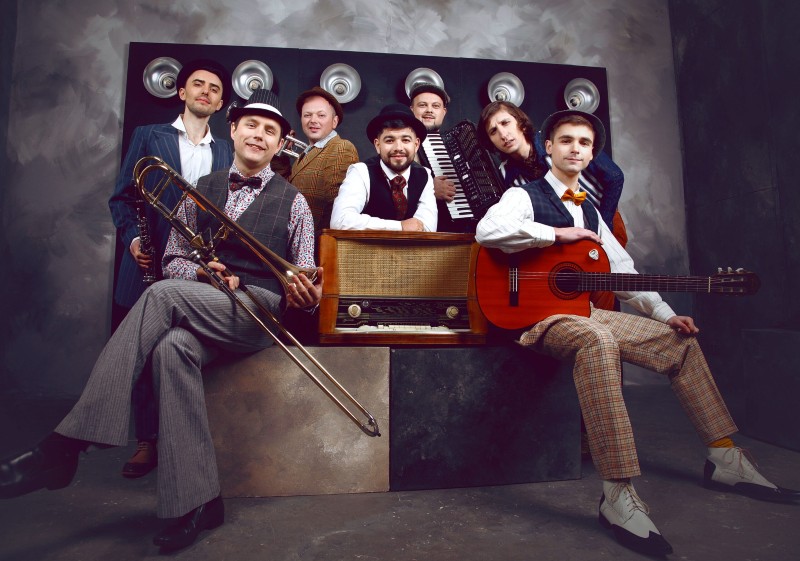 Ukrainian folk group Kommuna Lux performs July 27 as part of Saline’s Acoustic Routes concert series. We spoke to concert series founder Jim Cain about the band and its energetic klezmer / “gangster folk” music ahead of the show. pulp.aadl.org/node/630904