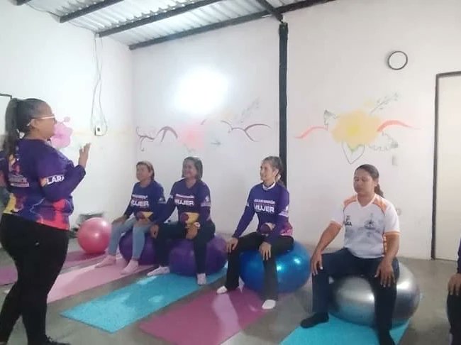 immioficial's tweet photo. #10Jul 🗣️👩🏻‍🏫💜La @Iribarren_Alc, a través del IMMI, en colaboración con el @MinMujerVe y FEMSUR formó a 28 mujeres de @IremujerlaraO como promotoras comunitarias en Parto Humanizado y Lactancia Materna.
@LuisJonasReyes @DhelizAlvarez
#PoesiaMundialEnVenezuela https://t.co/YgrlkOCWl9