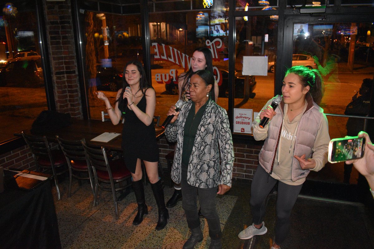 thegranvillepub's tweet image. Mic check, one-two! Karaoke night is HERE!! 🎤  

Tag your bestie and let them know to meet you there!

#louisvilleigers #derbycity #oldlouisville #oldlou #louisvillefood #louisvillefoodies #kentuckyproud #kentuckykickass #igerslouisville #explorekentucky #sharelouisville