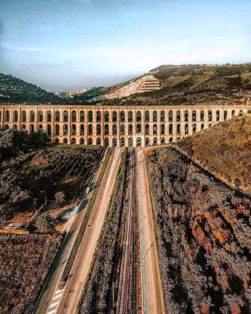 pierpi13's tweet image. CAMPANIA: L'acquedotto, denominato Carolino in onore del re Carlo di Borbone, è una spettacolare opera di ingegneria idraulica lunga 38km e realizzata da Luigi Vanvitelli, ed è certamente una delle più importanti opere pubbliche mai realizzate dai Borbone. L'acquedotto fu creato…
