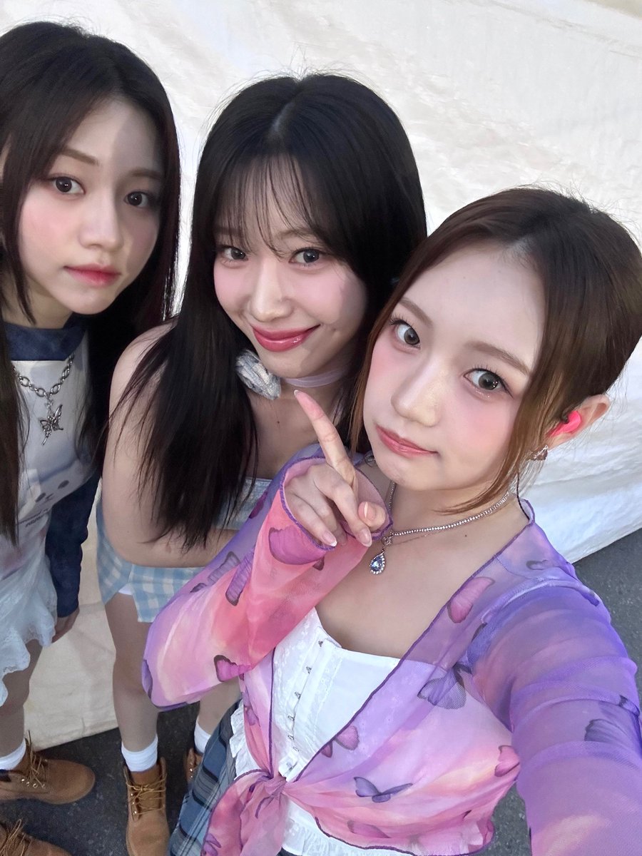 moojiae's tweet photo. Color explosion backstage! Dahyun, Syunnie, and I are ready to light up the stage in these stunning outfits. Get ready for a fun performance! 😎👌🔥 https://t.co/Vnkfem45cq