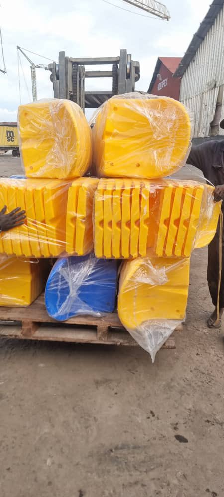 GilbertMokonzo's tweet image. 🏟️
#RDC_SPORT_SUD_UBANGI

Avec l'arrivée des chaises au port d'AKULA,place désormais à la réalisation des promesses,la modernisation des stades #TATA_MOVOTO &amp;amp; #BUDJALA est en marche,Bravo S.E @JLBussa pour son engagement et sa valorisation du sport dans la province du #SUD_UBANGI