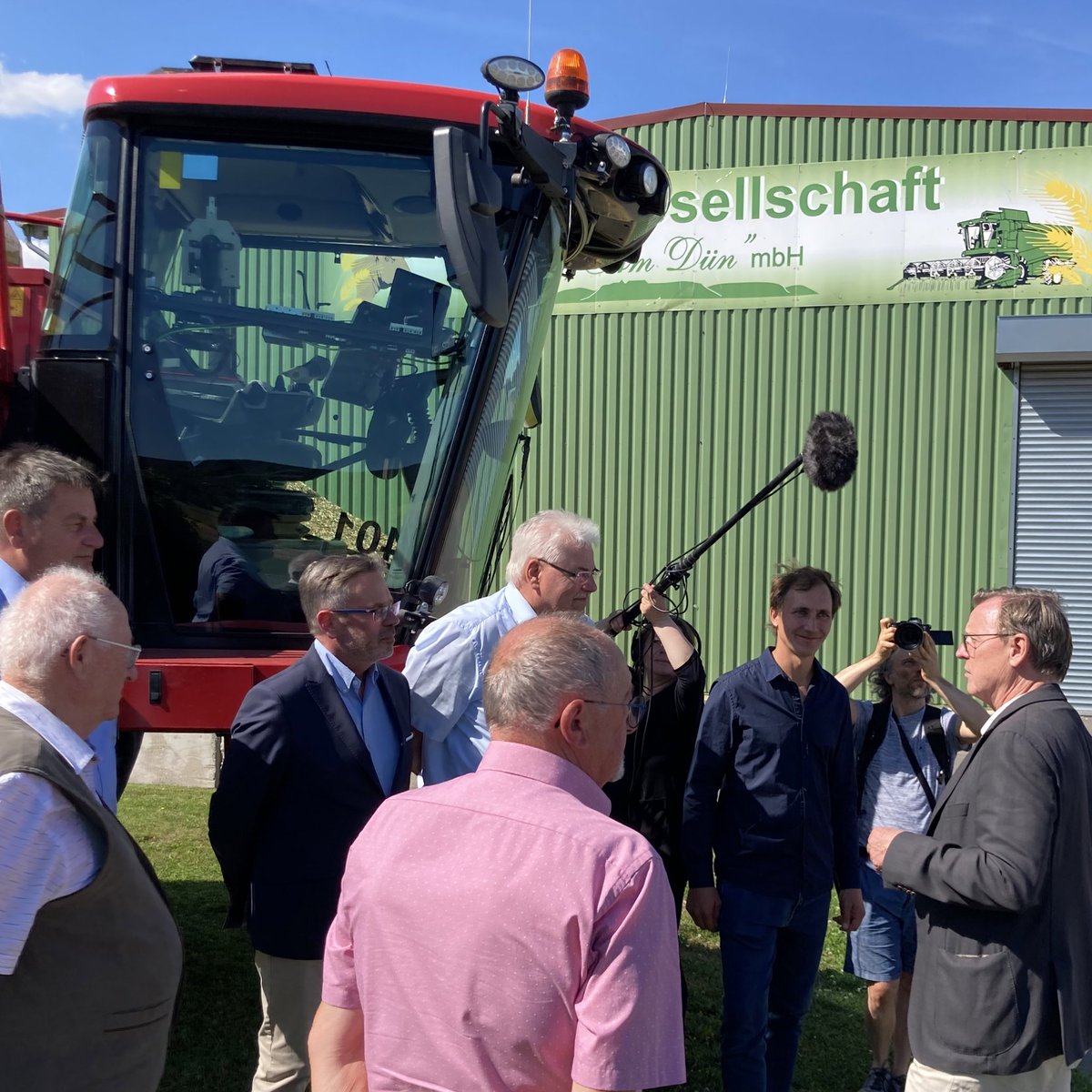 Zuhören. Reden. Und dann Aufgaben lösen. <a href="/bodoramelow/">Bodo Ramelow</a> ist wieder quer durch #Thüringen unterwegs - das ist #RamelowUnterwegs. Alle Termine immer aktuell hier: ltw24.die-linke-th.de/#termine #linke #UnserThüringen