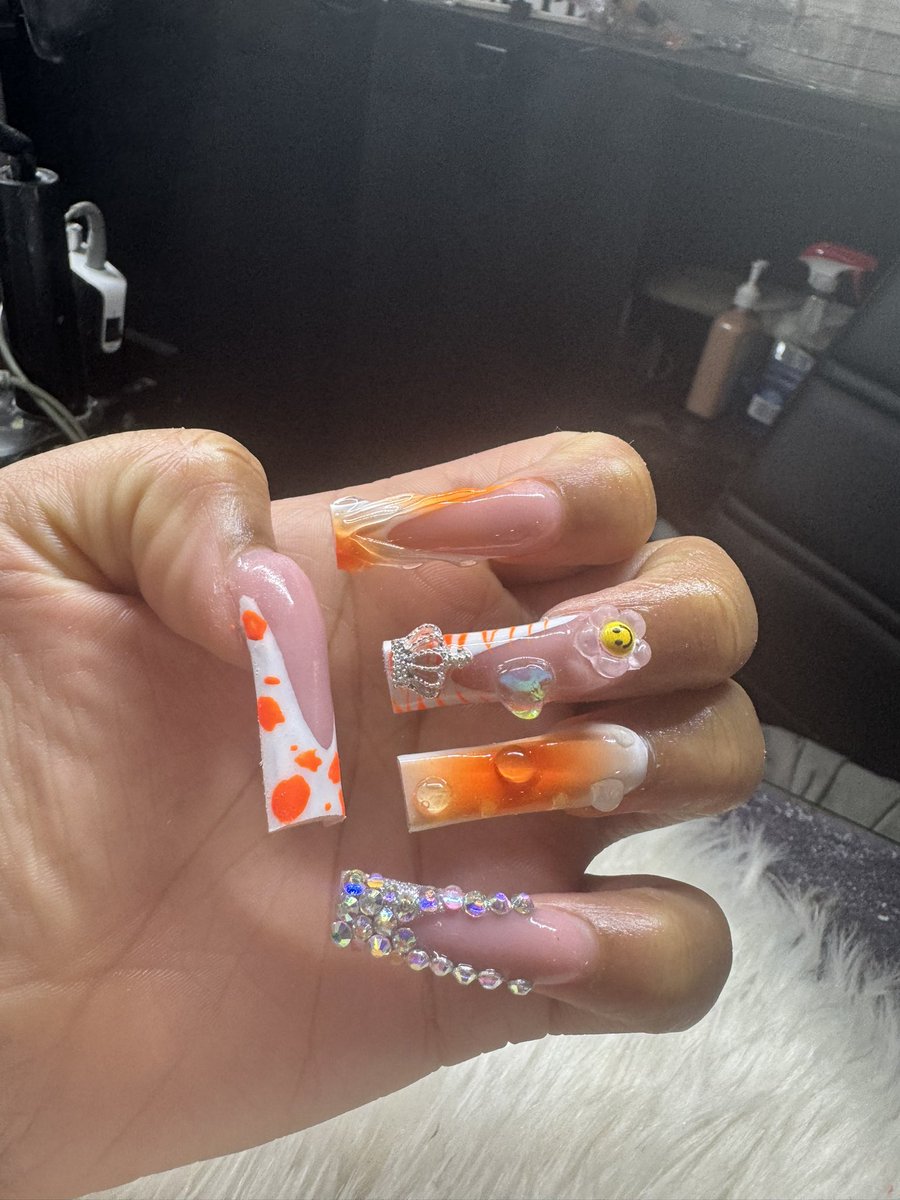 ariellemckoya's tweet photo. baby a nail salon could NEVERRRR ๐ฉ๐ #birthdayset https://t.co/cTV0mfWI5b