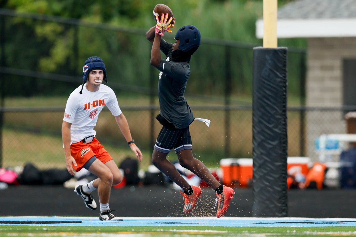 BearsOutreach's tweet photo. Yesterday, sixteen teams came to compete for the trophy 🏆 and bragging rights at the Chicago Bears Nike 11On. Day two will be fire 🔥!
#Nike11on
#ThisIsHSFootball https://t.co/iGjg5mIVQC