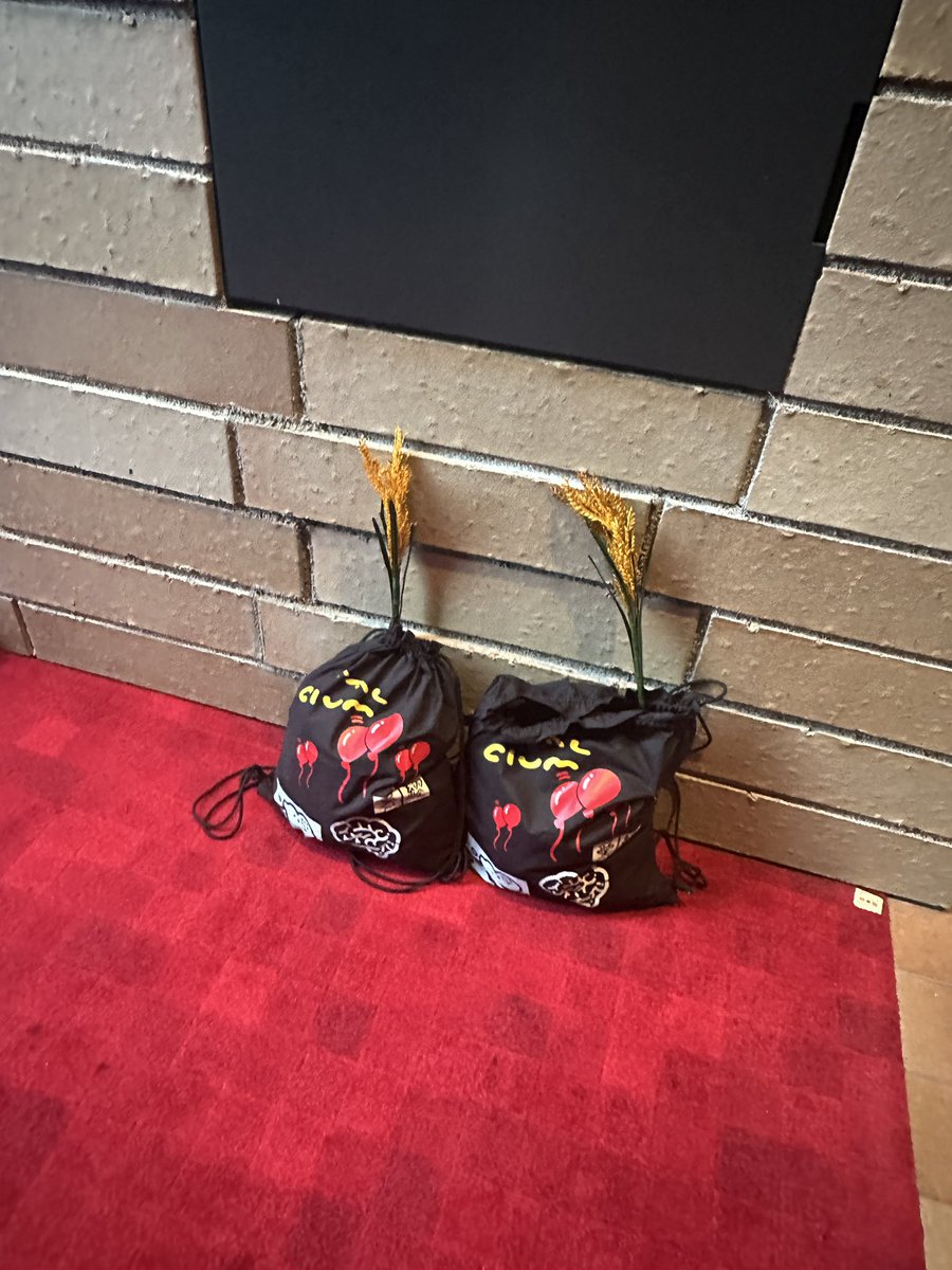 ripachiAIM's tweet photo. 稲穂🌾必需品やと思ってたので購入したら、
「今日買った人〜バカですね〜笑」ってレキシさん言ってて大爆笑した😂😂
(うろ覚えです...笑笑)
@ekechang 
 #ラブコール２ https://t.co/8MIBvfNw9R